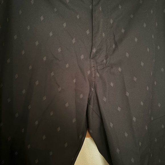 Travis Mathew Men’s Black Shorts Size 30 - Picture 3 of 4